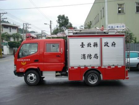 小型水箱消防車